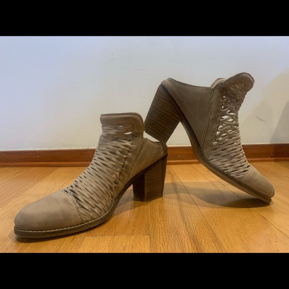 Dina True perforated mules. Mushroom color. Barely worn. Size 7 - Picture 2 of 3